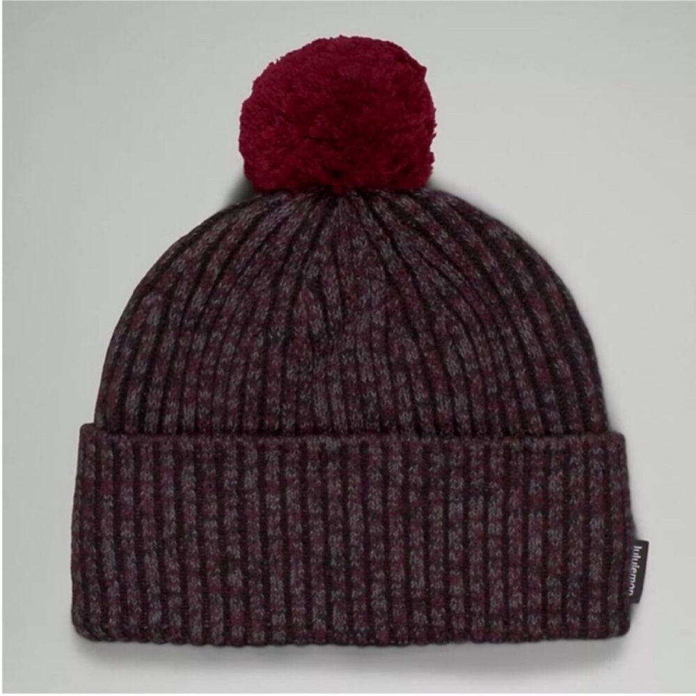 NWT lululemon Textured fleece lined knit beanie Pom Pom